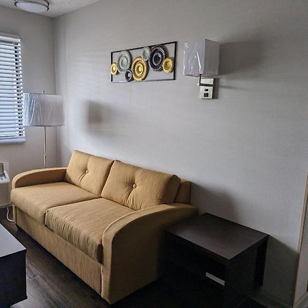 ซูเปอร์ 8 บาย วินด์แฮม ไวเทวิลล์ Hotel วิธวิลล์ ภายนอก รูปภาพ