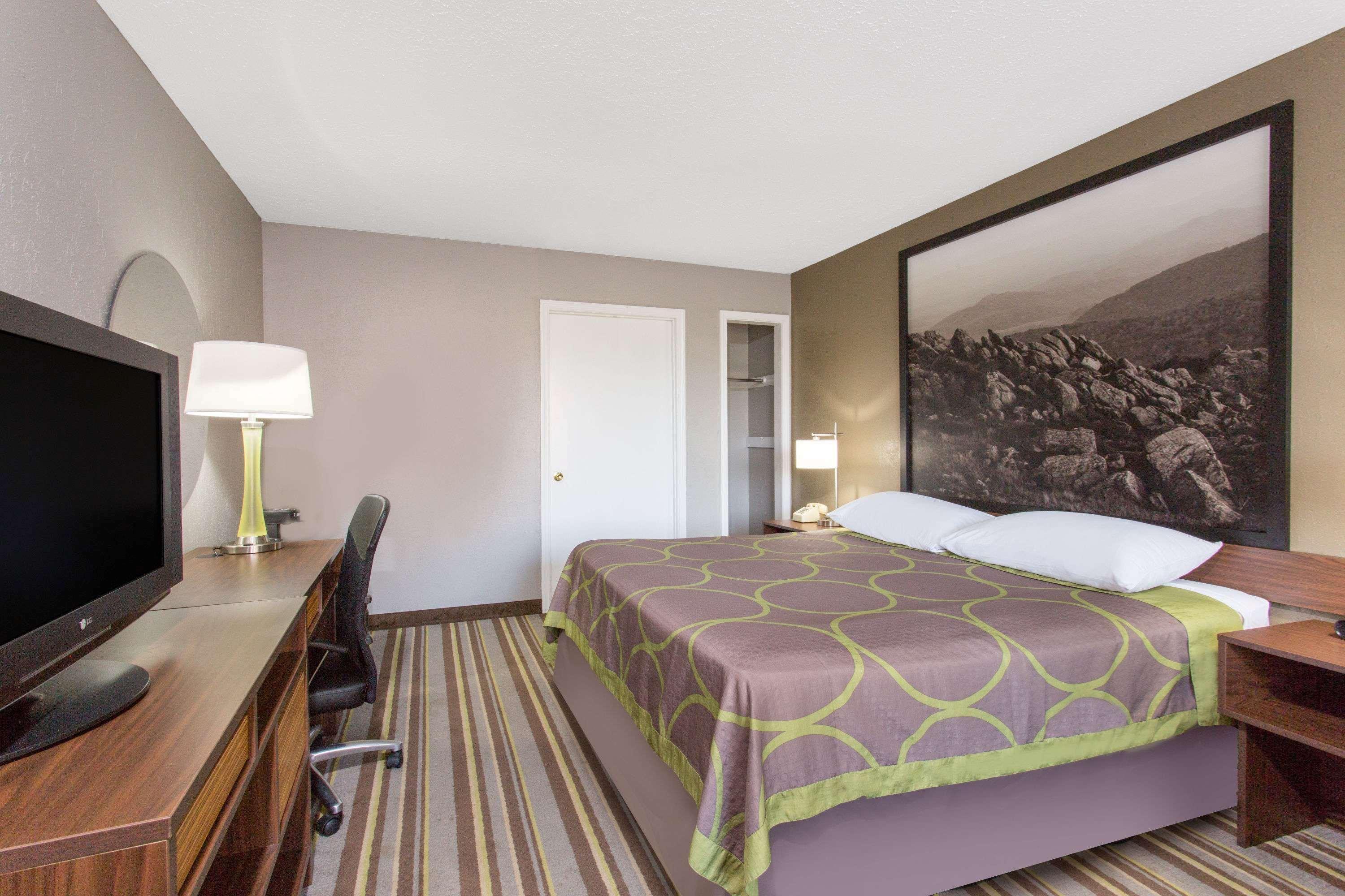 ซูเปอร์ 8 บาย วินด์แฮม ไวเทวิลล์ Hotel วิธวิลล์ ภายนอก รูปภาพ